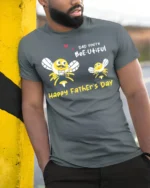 Dad You’re Bee utiful Father’s Day Funny Tshirt Gift - model in grey shirt leaning against column