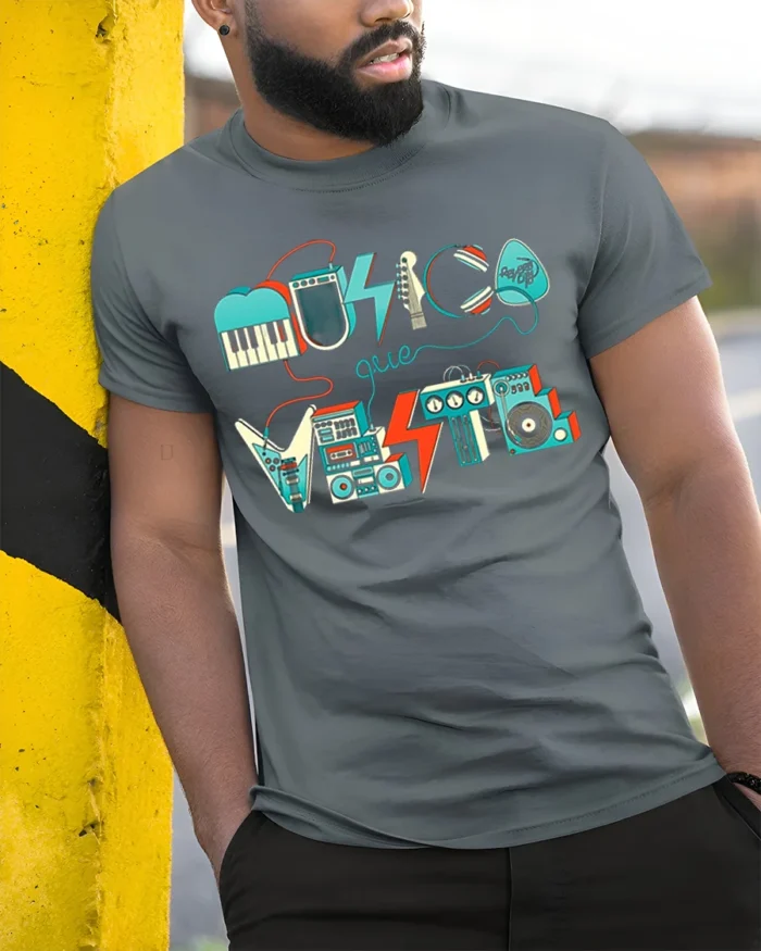 Retro Musica Que Viste T-Shirt Vintage Music Graphic - model in grey shirt leaning against column